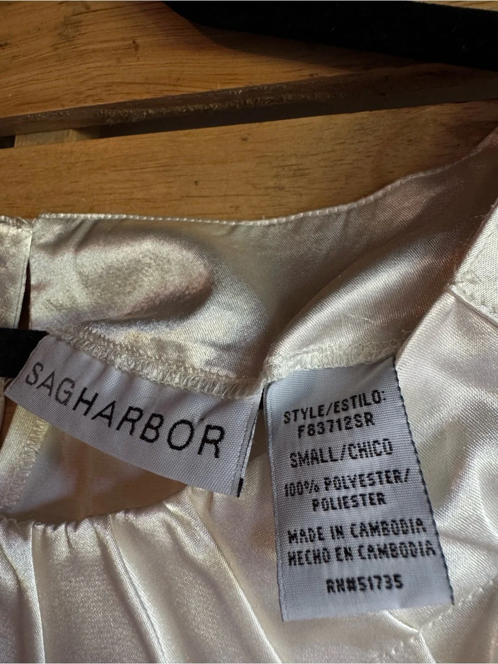 Vintage Silky Sag Harbor Satin Scoop-Neck Top in Cream - Picture 4 of 6